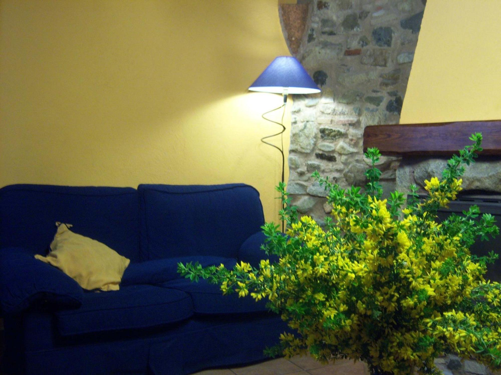 Les Velles Escoles 4* Les Irles